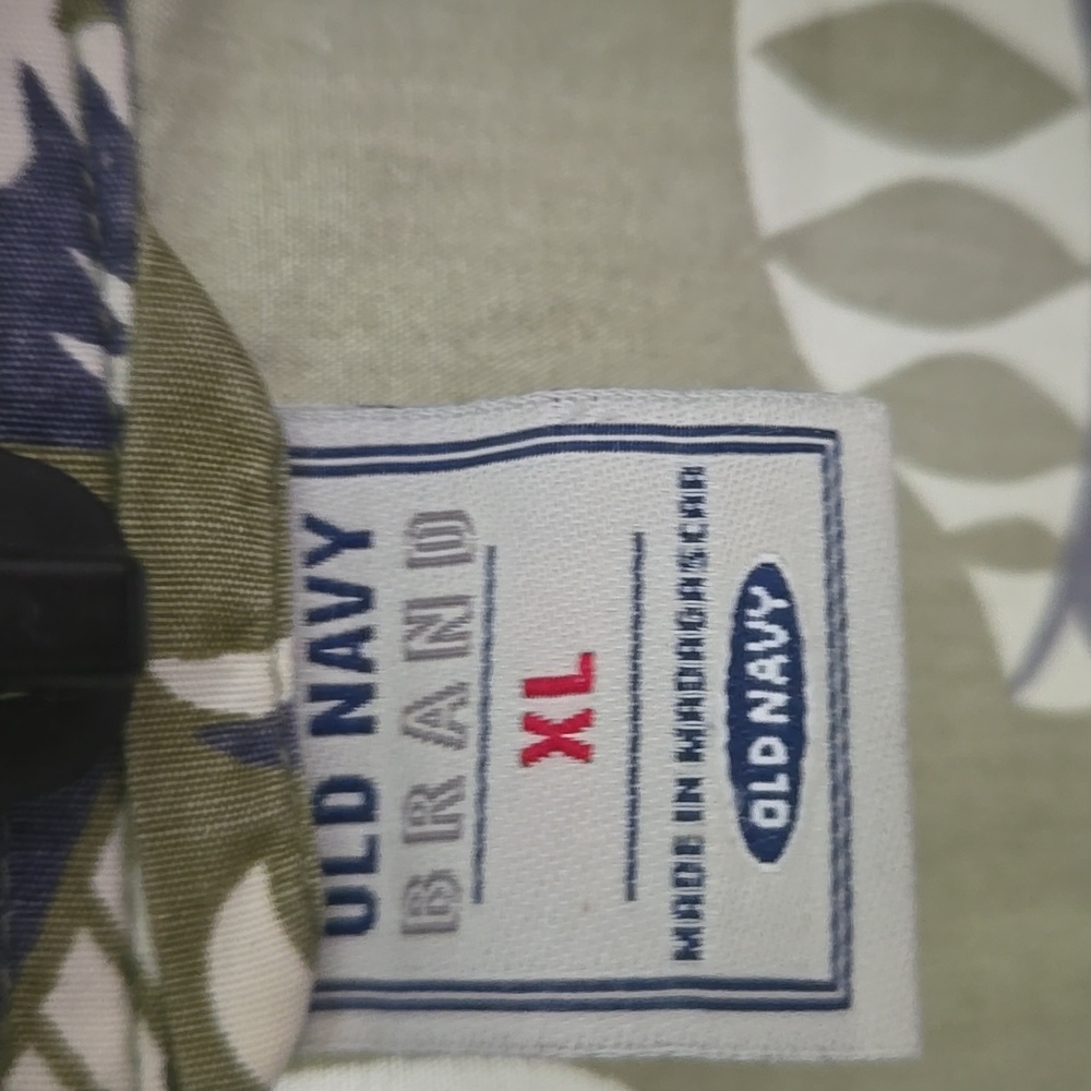 Old Navy Green and Blue Patterned Men's Shirt - Picture 4 of 9